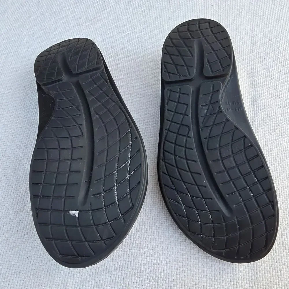 Oofos recovery sandals
